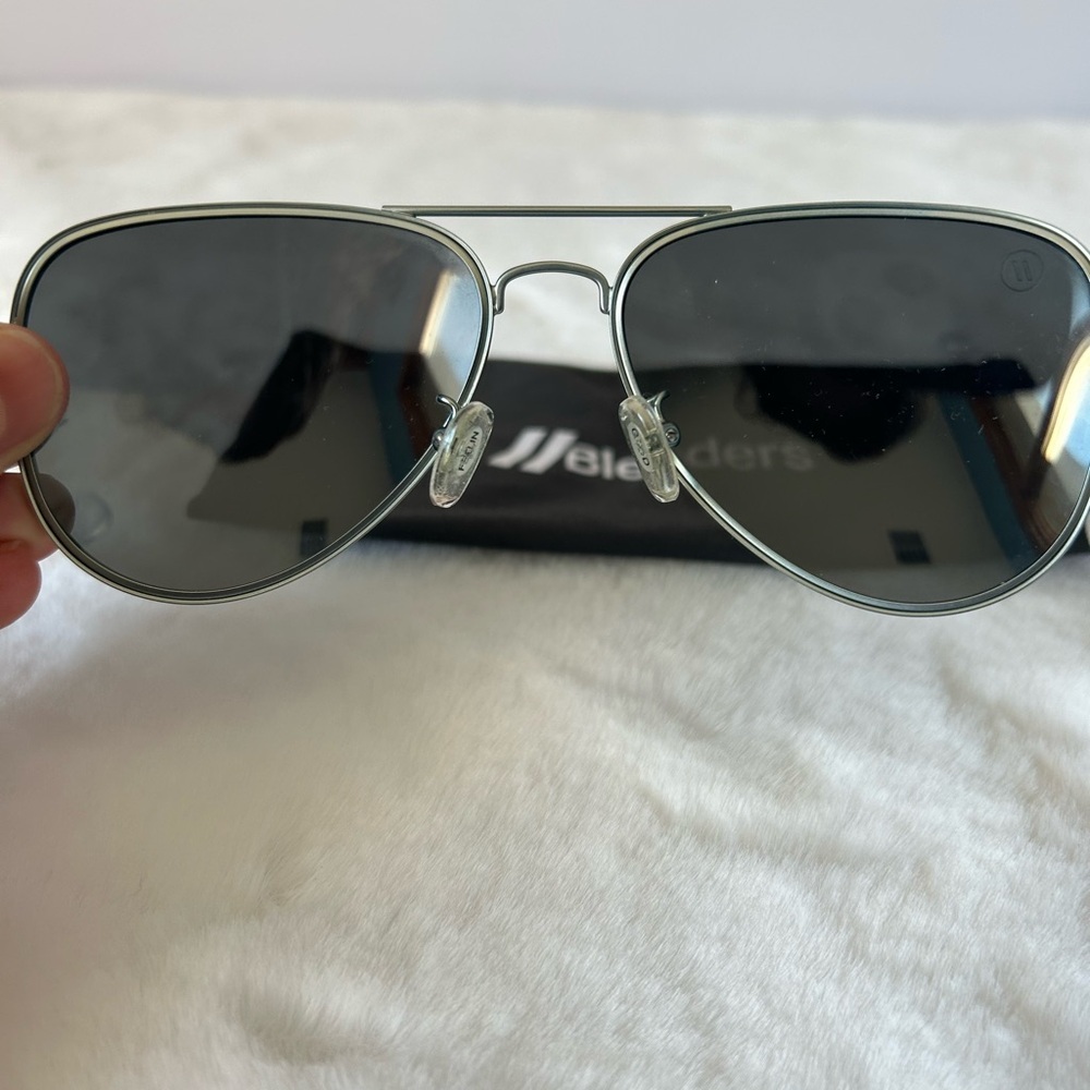 Blenders Blue Malibu NWOT aviators - Picture 2 of 5